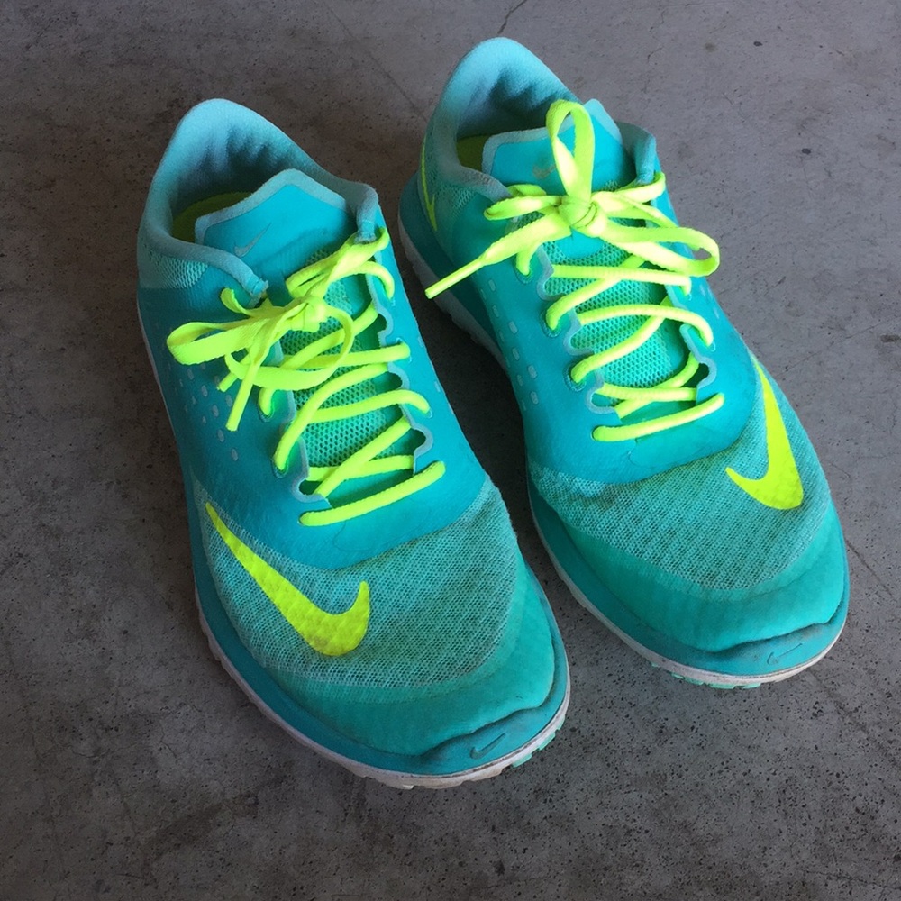 Nike Running Shoes - Picture 1 of 4